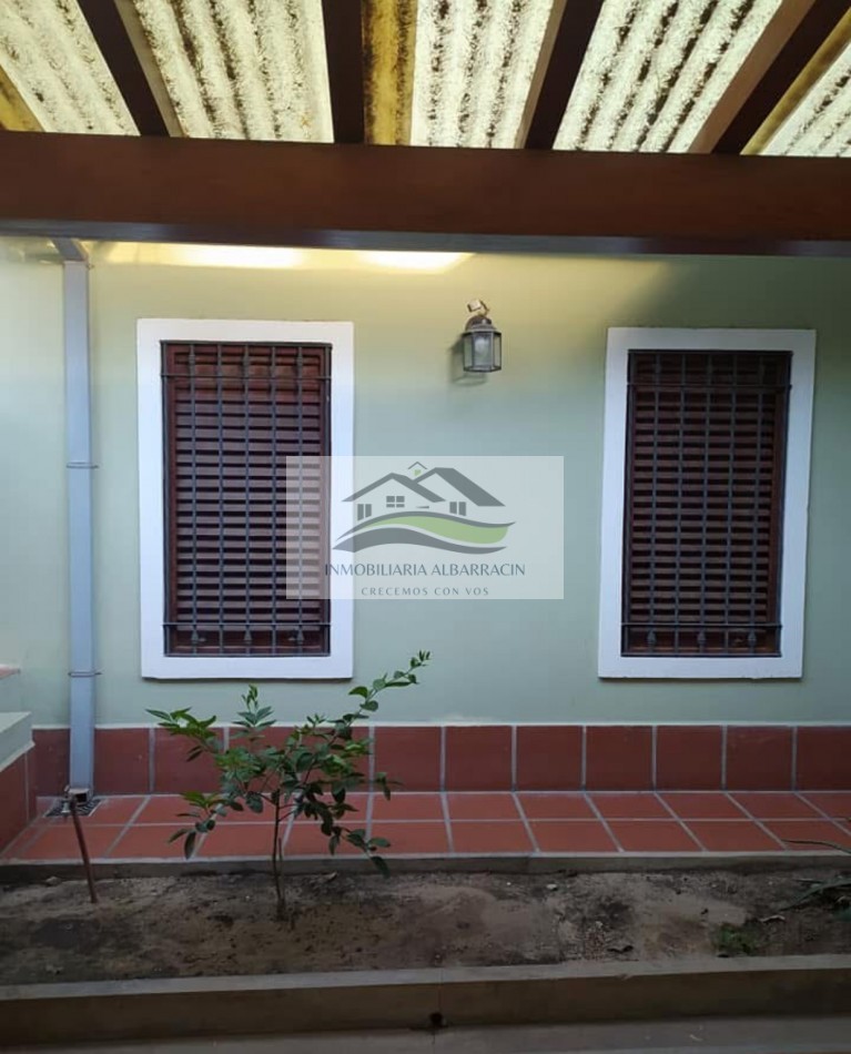 CASA EN VENTA EN BARRIO LUGONES