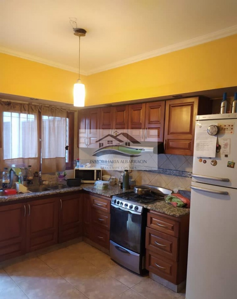 CASA EN VENTA EN BARRIO LUGONES