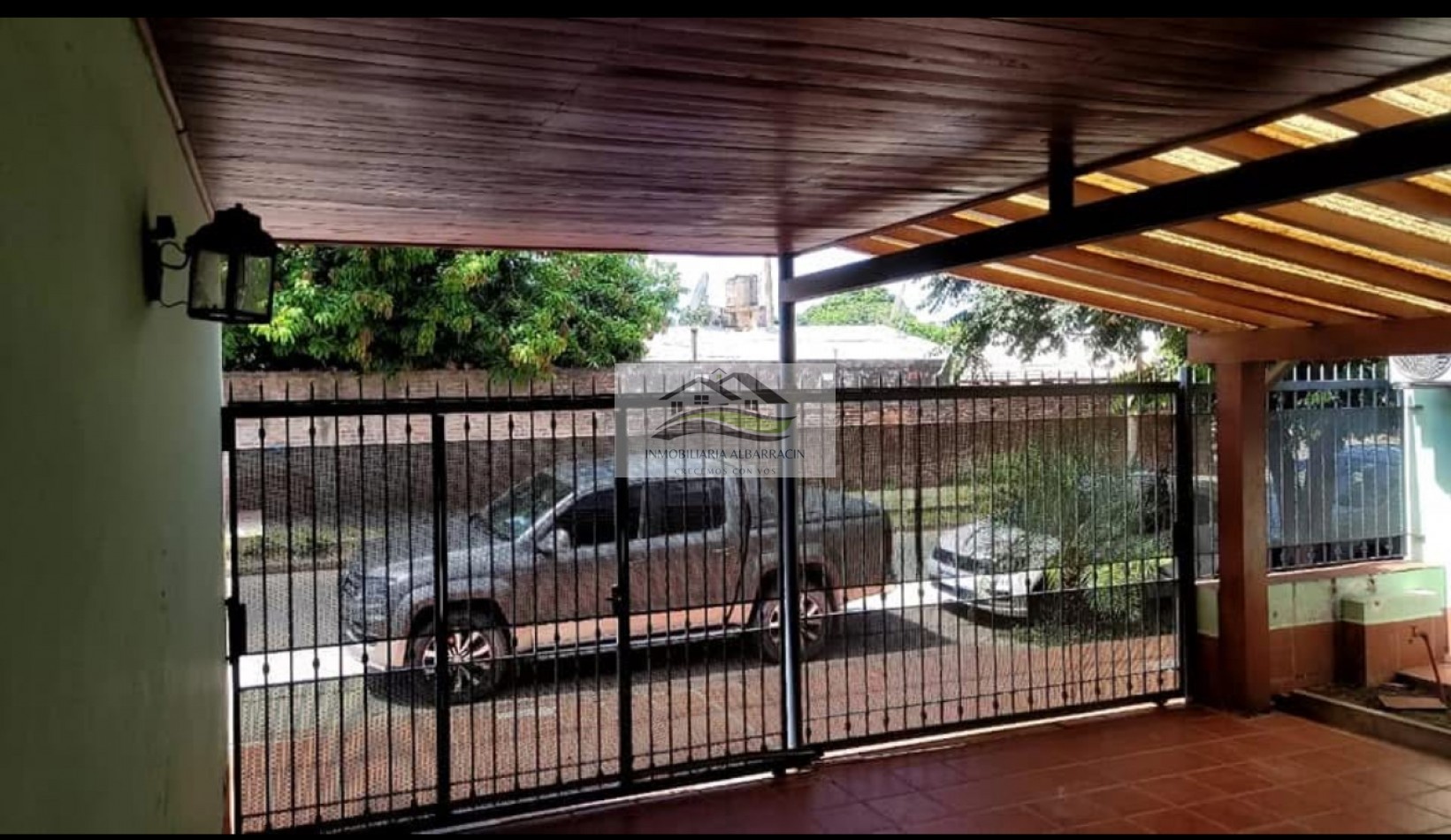 CASA EN VENTA EN BARRIO LUGONES