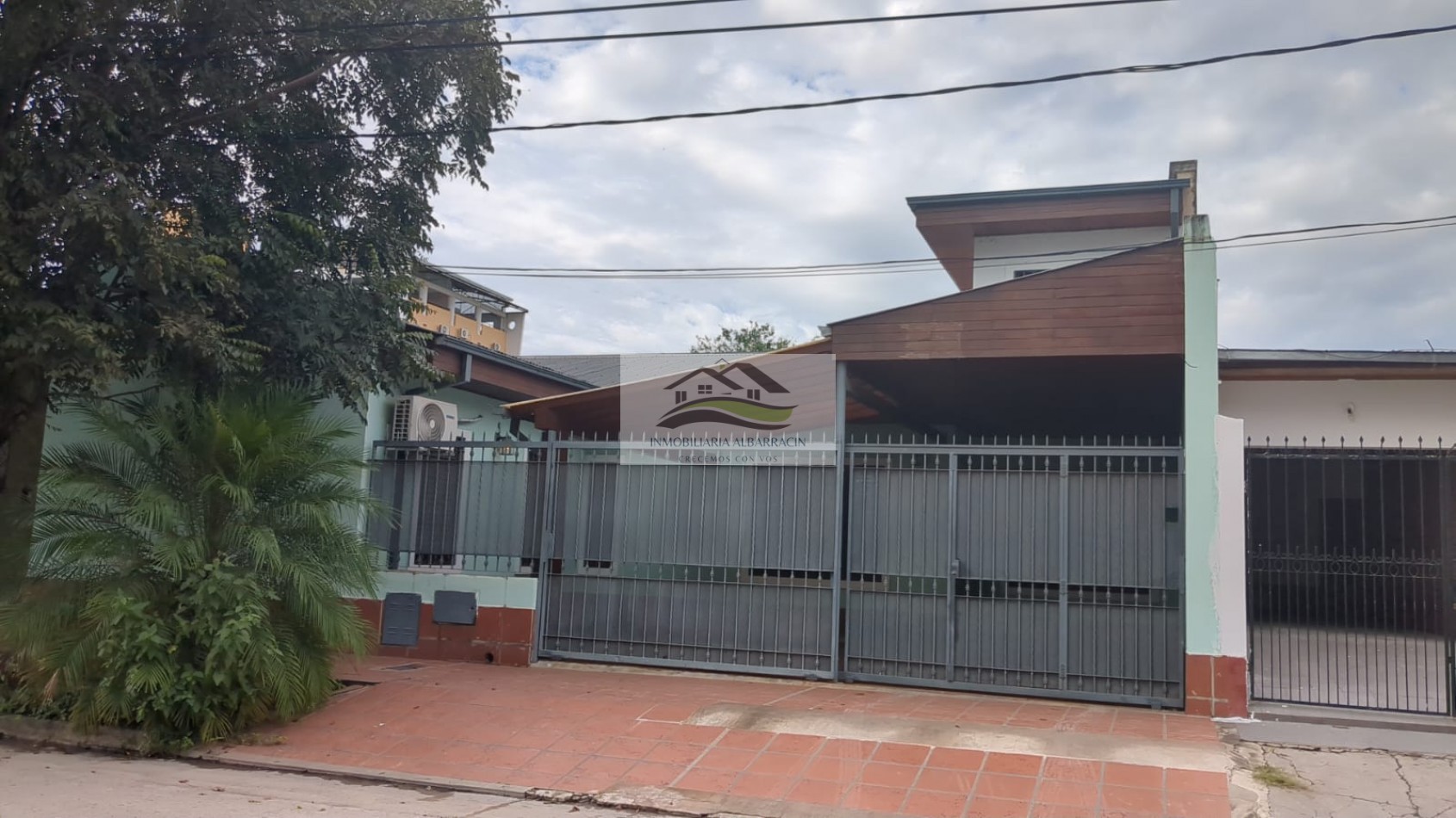CASA EN VENTA EN BARRIO LUGONES