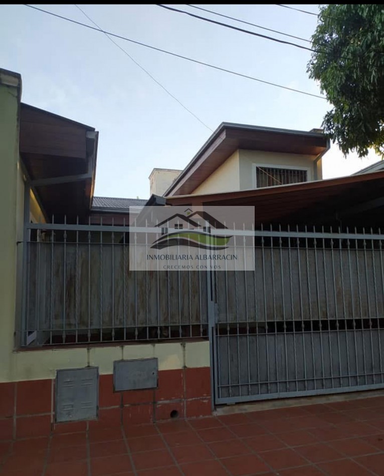 CASA EN VENTA EN BARRIO LUGONES